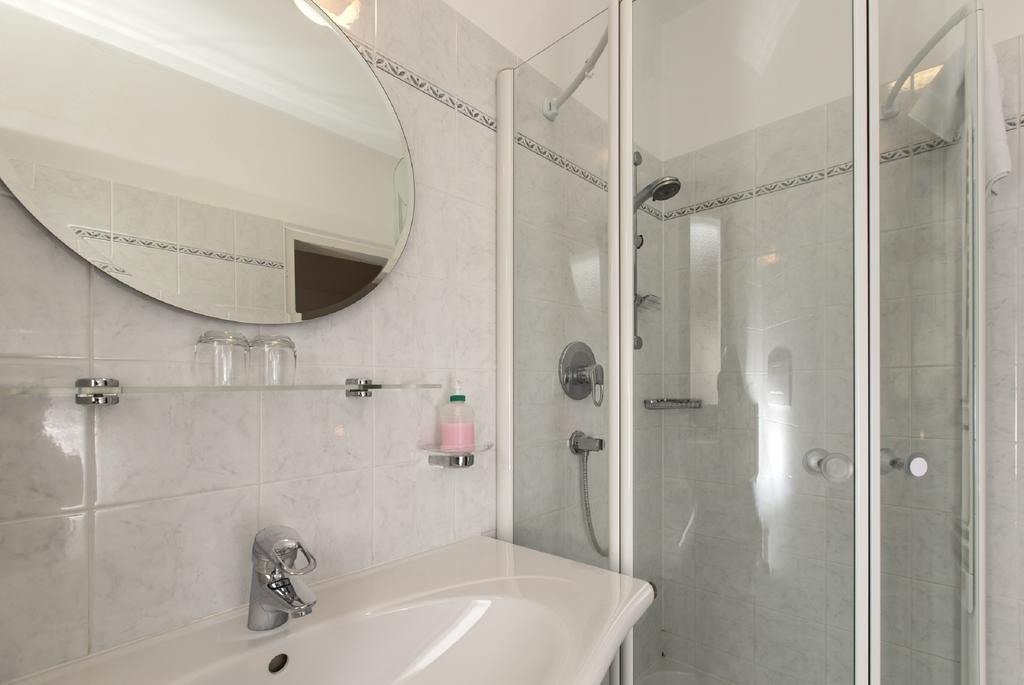 Hotel Schoenblick Sexten Chambre photo
